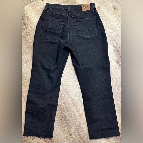 Denizen Levi’s Ultra High Rise Straight Crop Black Distressed Jeans size 7 W28 - Picture 2 of 7